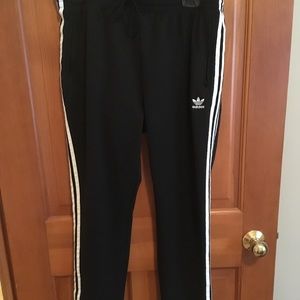 L Adidas Joggers